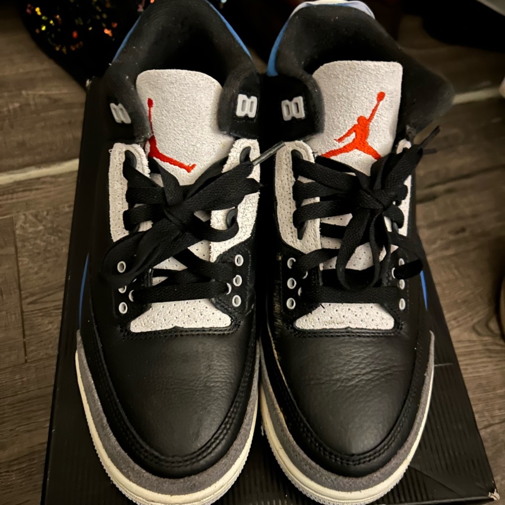 Jordan Retro OG Black and Gray Box with Red Logo